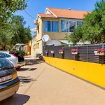 Lanterna Puntamika Apt. Near Zadar