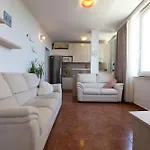 Lanterna Puntamika Apt. Near Apartment *