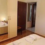 Lanterna Puntamika Apt. Near *