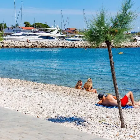 Апартаменты Lanterna Puntamika Apt. Near