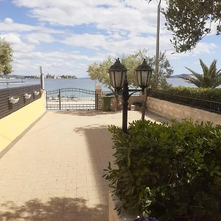 Apartmán Lanterna Puntamika Apt. Near Zadar