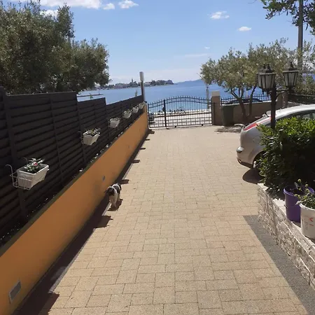 Apartmán Lanterna Puntamika Apt. Near *