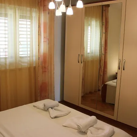 Lanterna Puntamika Apt. Near Апартаменты