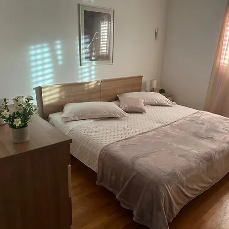 아파트 Lanterna Puntamika Apt. Near *