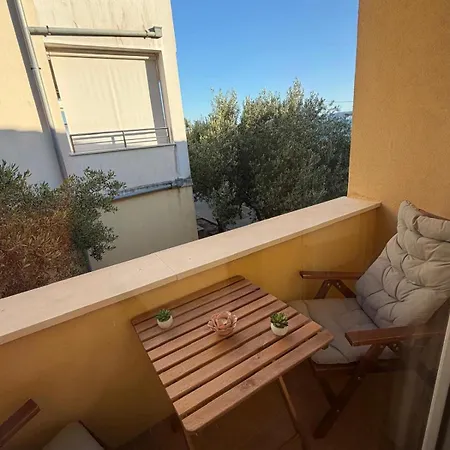 Lanterna Puntamika Apt. Near Apartmán