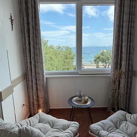 Lanterna Puntamika Apt. Near *