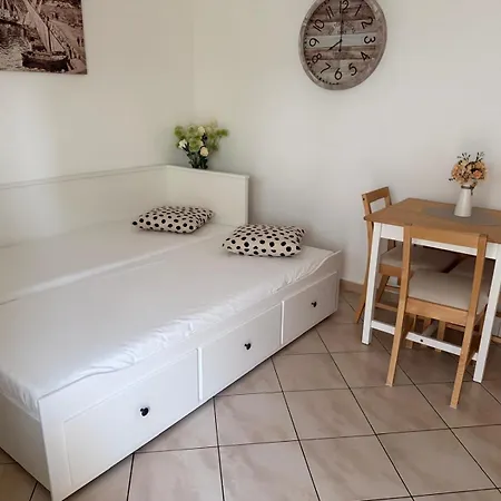 Lanterna Puntamika Apt. Near Apartmán Zadar
