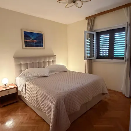 Lanterna Puntamika Apt. Near Apartmán Zadar