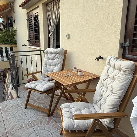 Lanterna Puntamika Apt. Near Zadar