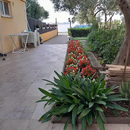 Lanterna Puntamika Apt. Near Apartmán Zadar
