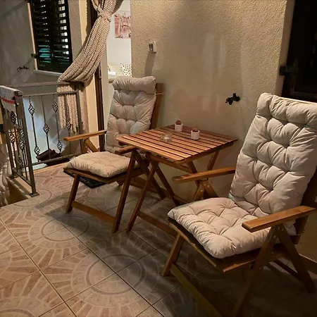 Lanterna Puntamika Apt. Near Zadar