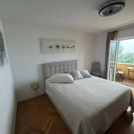 Lanterna Puntamika Apt. Near Apartmán