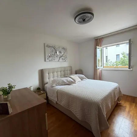 Apartmán Lanterna Puntamika Apt. Near