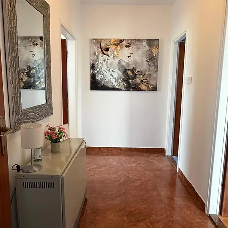 Lanterna Puntamika Apt. Near Apartmán Zadar