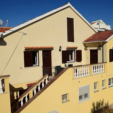 Lanterna Puntamika Apt. Near