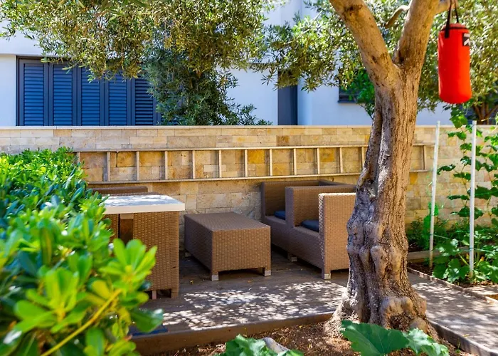 Apartman Lanterna Puntamika Apt. Near *