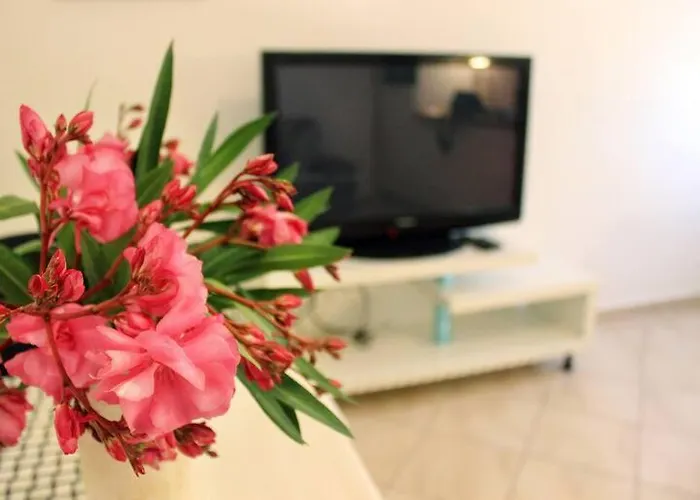 Lanterna Puntamika Apt. Near *