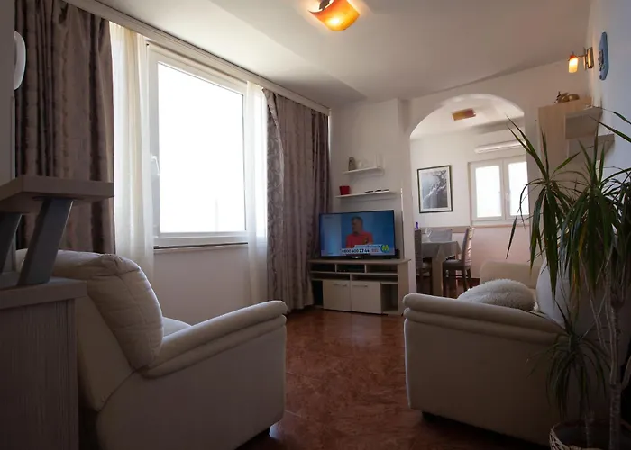 Lanterna Puntamika Apt. Near