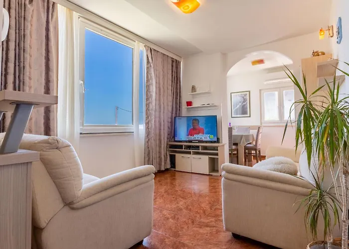 Lanterna Puntamika Apt. Near