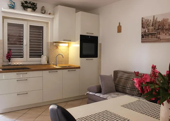 Lanterna Puntamika Apt. Near