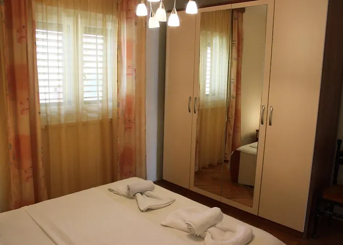 Lanterna Puntamika Apt. Near Apartman