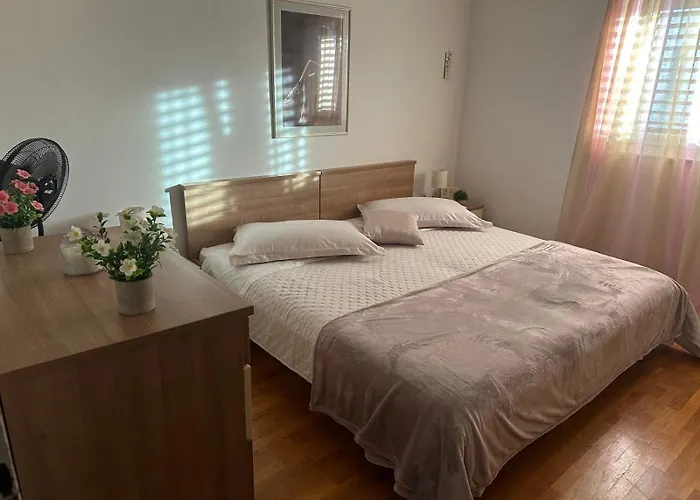 Apartman Lanterna Puntamika Apt. Near *