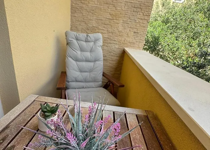 Lanterna Puntamika Apt. Near