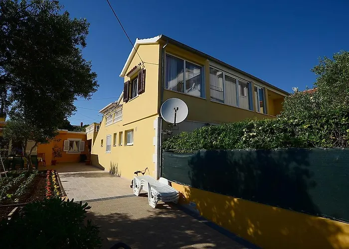 Lanterna Puntamika Apt. Near Zadar