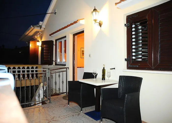 Lanterna Puntamika Apt. Near