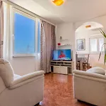 Lanterna Puntamika Apt. Near