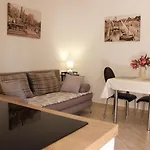 Lanterna Puntamika Apt. Near *