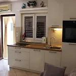 شقة Lanterna Puntamika Apt. Near *