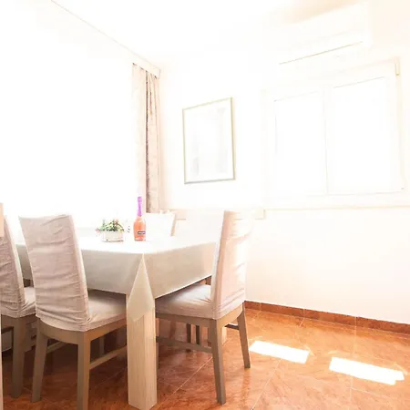 Lanterna Puntamika Apt. Near Apartman