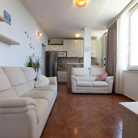 Lanterna Puntamika Apt. Near Apartman *