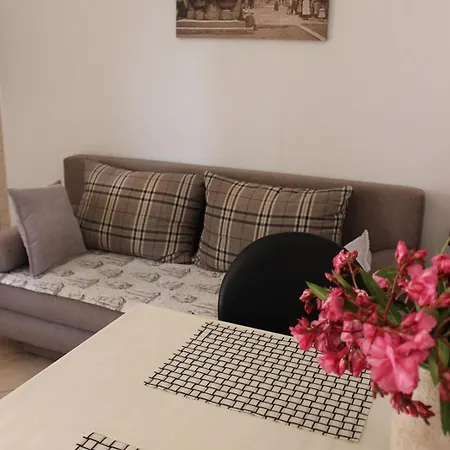 Lanterna Puntamika Apt. Near Διαμέρισμα Ζαντάρ