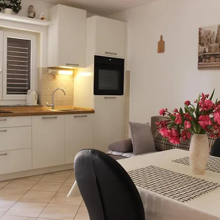 Διαμέρισμα Lanterna Puntamika Apt. Near Ζαντάρ