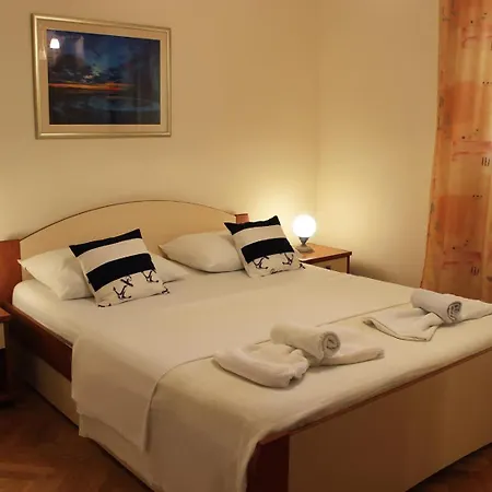 Lanterna Puntamika Apt. Near Διαμέρισμα Ζαντάρ