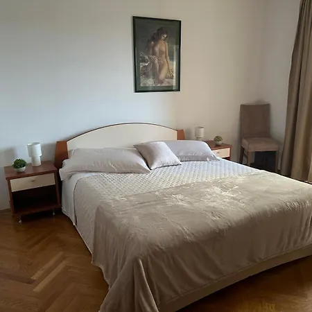 Lanterna Puntamika Apt. Near Apartament *