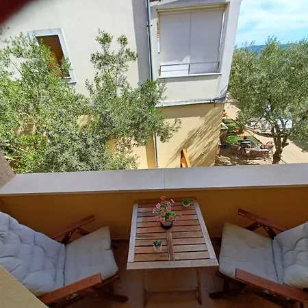 Lanterna Puntamika Apt. Near Zára