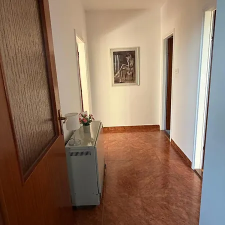 Lanterna Puntamika Apt. Near * ザダル