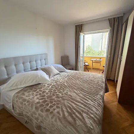 Lanterna Puntamika Apt. Near * זאדאר
