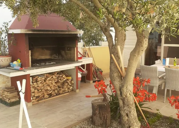 Lanterna Puntamika Apt. Near *