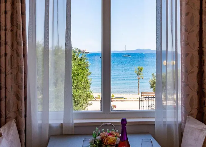 Lanterna Puntamika Apt. Near 아파트 *