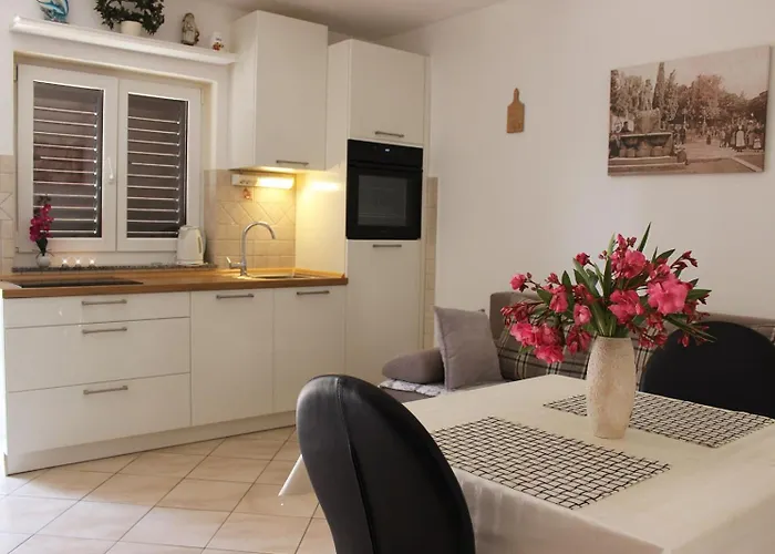 Апартаменты Lanterna Puntamika Apt. Near Задар