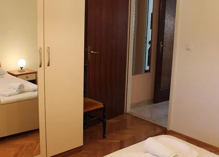 Lanterna Puntamika Apt. Near *